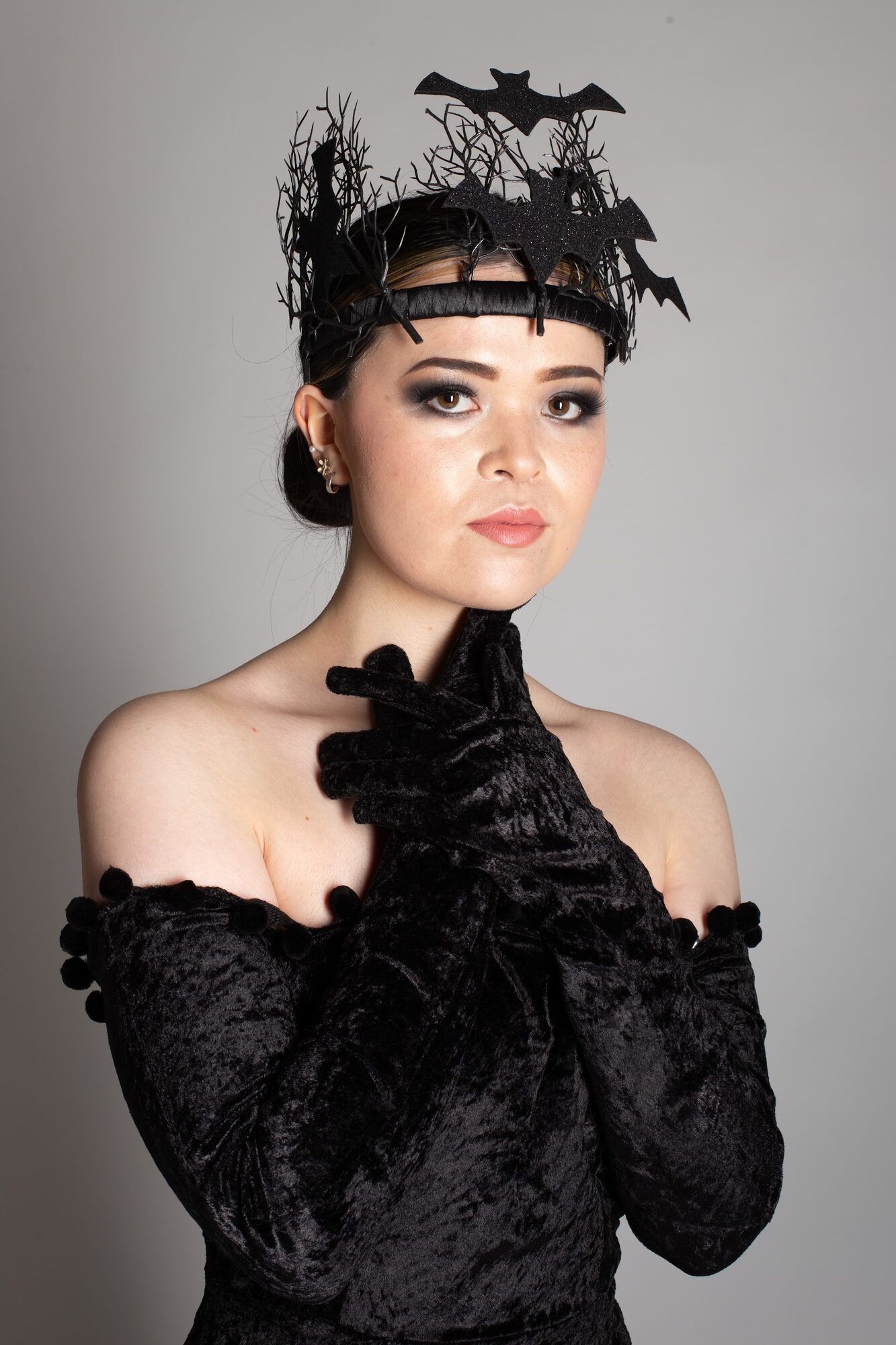 The same woman closer, black lace gloves